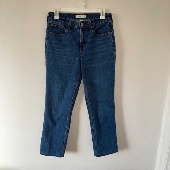 Abercrombie and Fitch The Straight Mid Rise Dark Wash Curve Love 26 / 2 SHORT - Picture 1 of 4